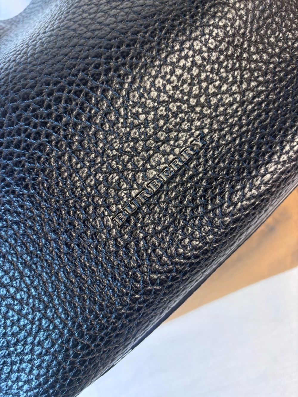 Beautiful Burberry Maidstone Tote Black - Picture 3 of 16